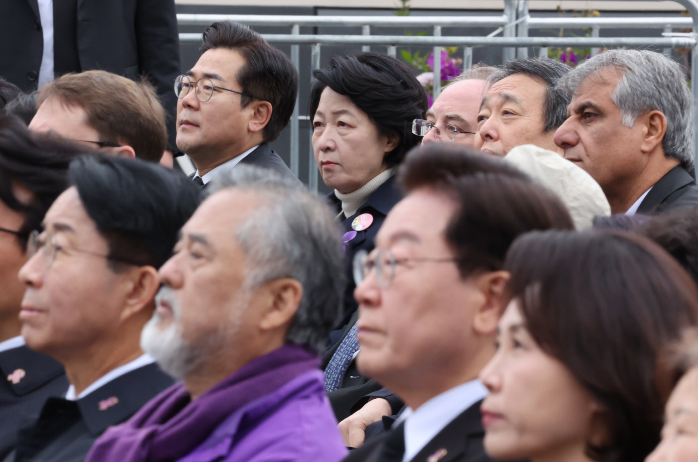 이태원참사 기억식 참석한 추미애 도지사와 박찬대 시장