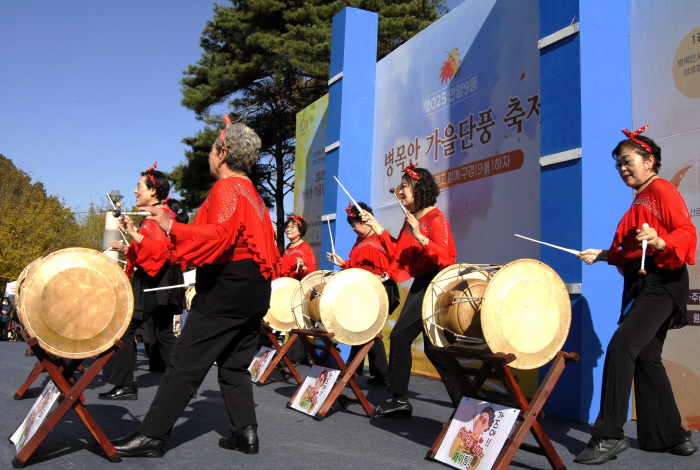 (병목안동) 2025년 제9회 병목안 가을축제 주민자치프로그램 난타 공연 사진