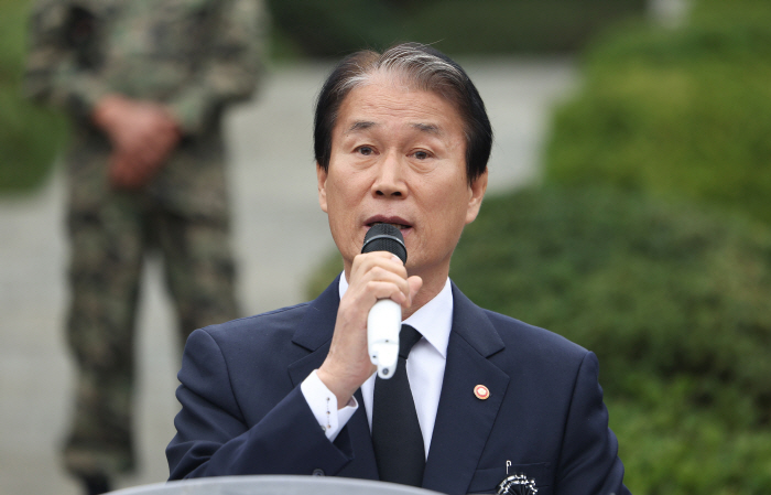 추모사 하는 권오을 국가보훈부 장관<YONHAP NO-5859>