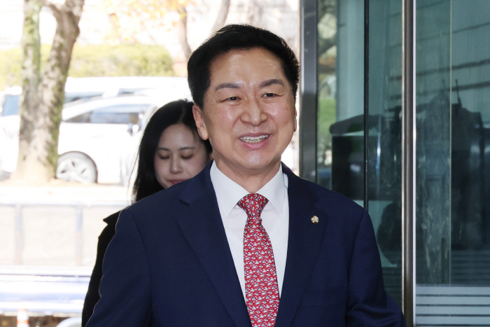 법정 향하는 김기현 의원