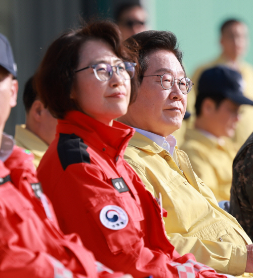이재명 대통령, 산불진화 관군훈련 참관