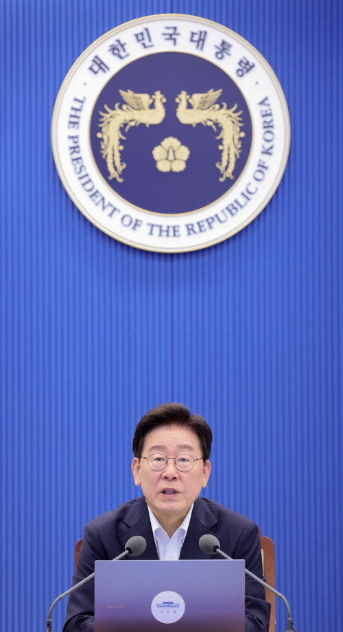 이재명 대통령, 수석보좌관회의 발언<YONHAP NO-3745>