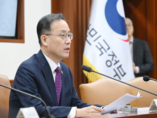 261014이형일 부총리-비상경제본부 회의 겸 경제관계장관회의 겸 서비스산업발전TF-서울청사 (3)