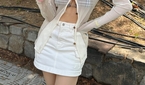 전성기 맞은 권은비, 과감한 무대 의상 선정성 누가 정하..
