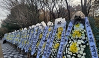 “인천 야구는 죽었다” 경기장 앞 근조화환 50개… 20..