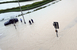 두바이 100mm 폭우…한때 공항도 잠겨