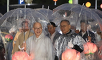‘폭우도 막지 못한 불심’ 연등회 불빛 도심 수 놓아