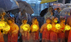  ‘빗속의 연등회’ 행렬등 든 조계사 어린이