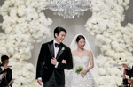신민아·김우빈, 웨딩 본식 사진 공개…부부로 새 출발
