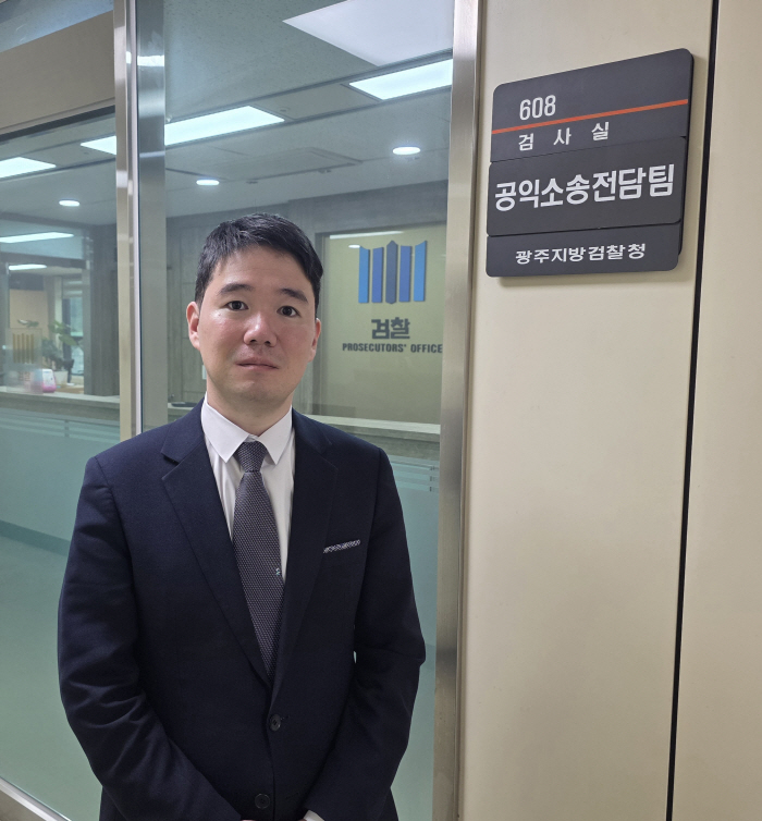 [검사수첩] 소재불명이라더니 딴 경찰서 출석…검사 더블체..