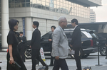 ‘프리즈 서울’ 찾은 정용진·정유경 남매·신동빈·서경배…..