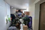 “김치 쉰내까지 진동”…아파트 공동현관에 짐 쌓아두는 이..